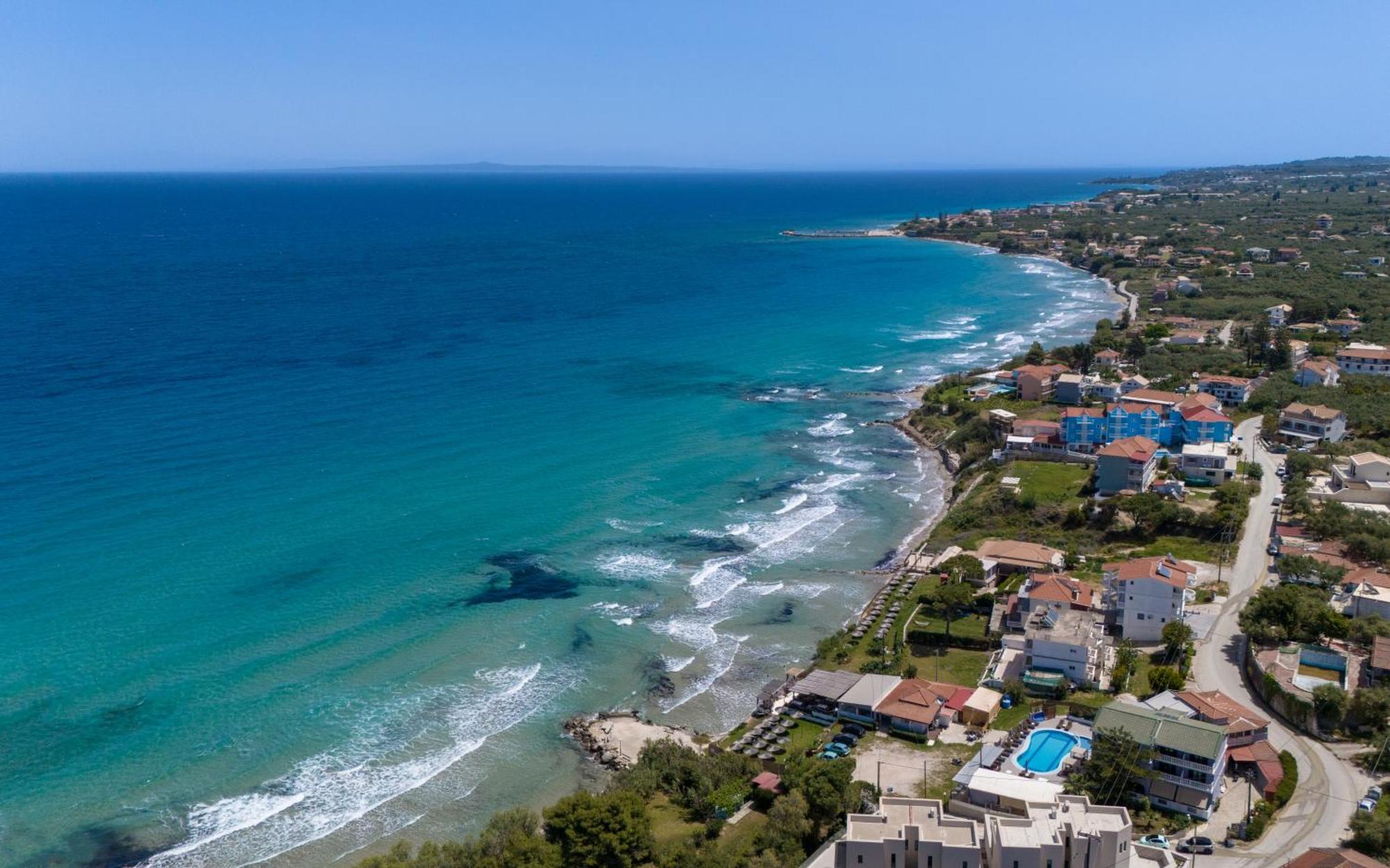 Amarylis Beachfront Apartament Amoudi